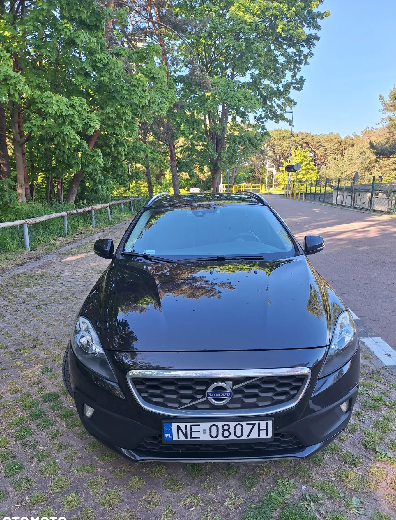 Volvo V40 cena 56900 przebieg: 132000, rok produkcji 2016 z Gdynia małe 254